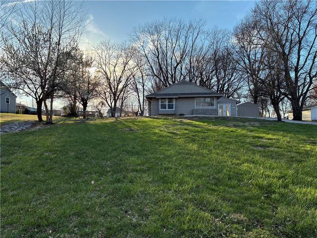 1910 S Lees Summit Road, Independence, MO 64050