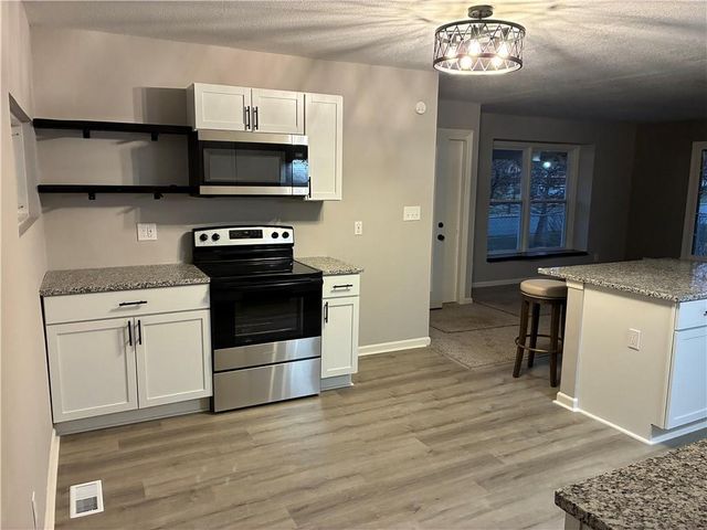 1910 S Lees Summit Road, Independence, MO 64050