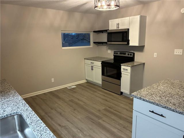 1910 S Lees Summit Road, Independence, MO 64050