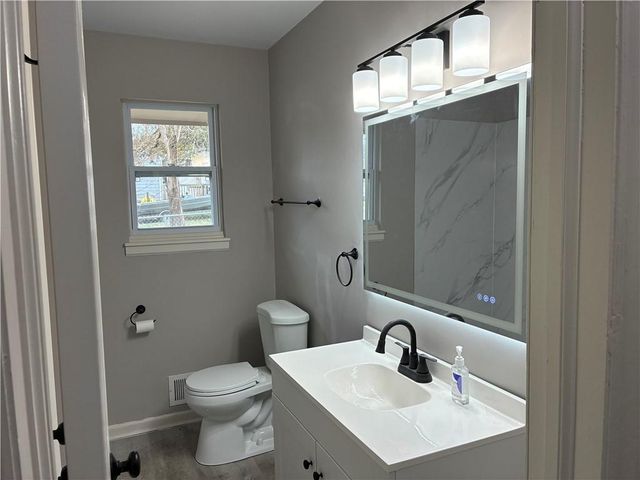 1910 S Lees Summit Road, Independence, MO 64050