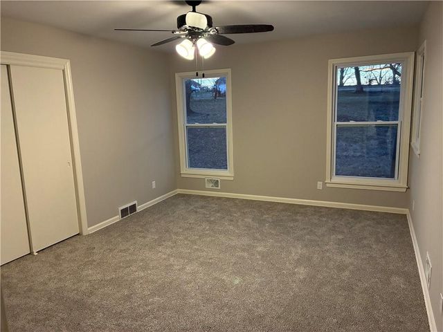 1910 S Lees Summit Road, Independence, MO 64050