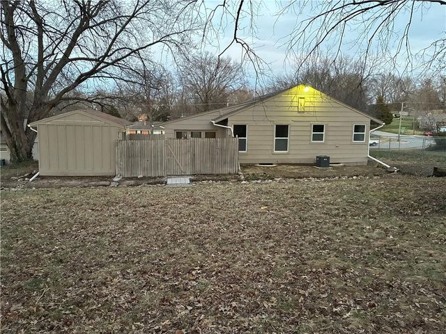 1910 S Lees Summit Road, Independence, MO 64050