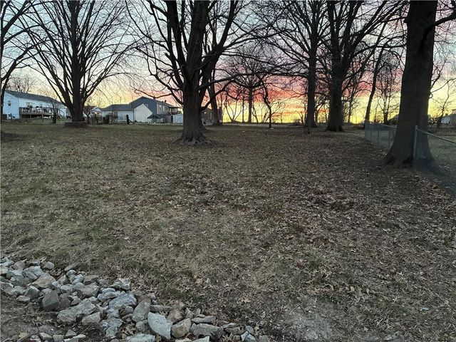 1910 S Lees Summit Road, Independence, MO 64050