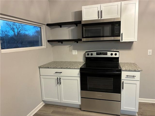 1910 S Lees Summit Road, Independence, MO 64050