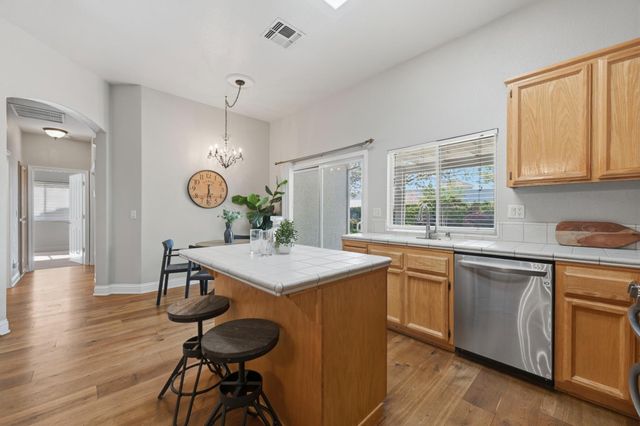 6710 Magnolia Way, Rocklin, CA 95765