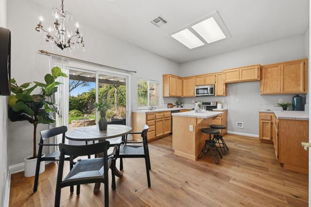 6710 Magnolia Way, Rocklin, CA 95765