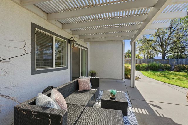 6710 Magnolia Way, Rocklin, CA 95765