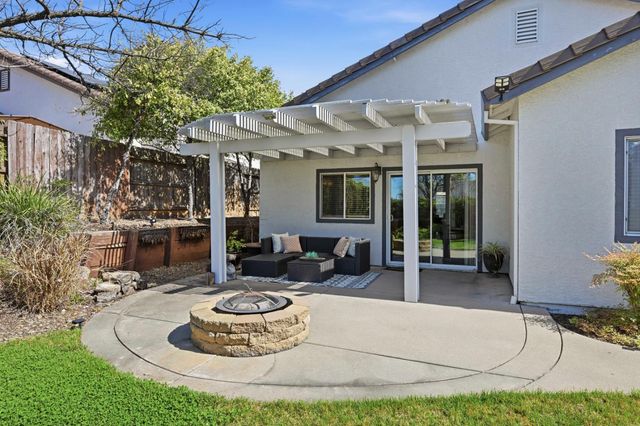 6710 Magnolia Way, Rocklin, CA 95765