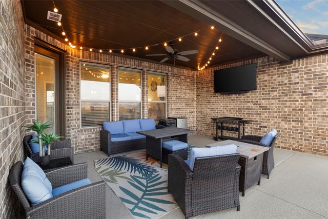 331 Crosswind Drive, Waxahachie, TX 75167