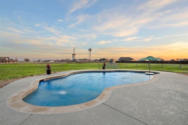 331 Crosswind Drive, Waxahachie, TX 75167
