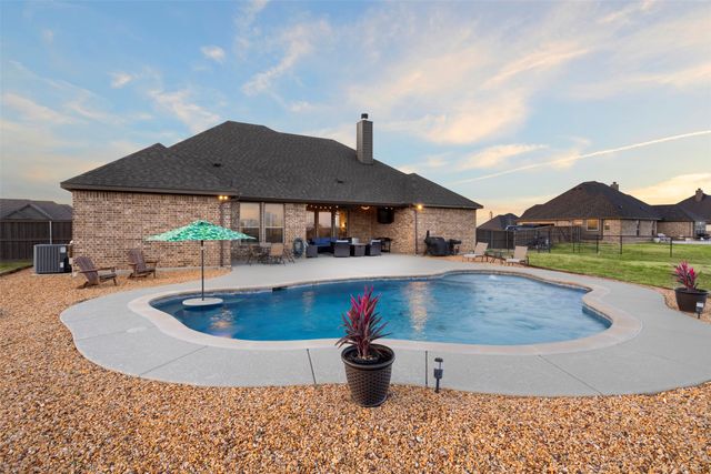 331 Crosswind Drive, Waxahachie, TX 75167
