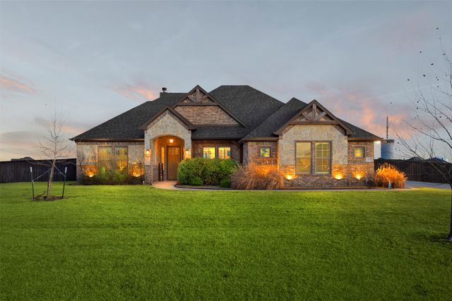 331 Crosswind Drive, Waxahachie, TX 75167