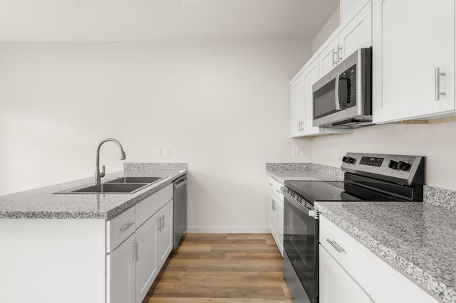 2024 Sunset Drive 6, Medford, OR 97501