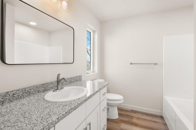 2024 Sunset Drive 6, Medford, OR 97501