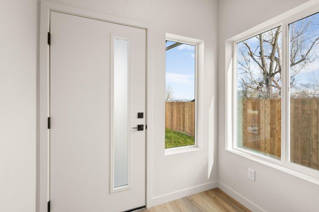 2024 Sunset Drive 6, Medford, OR 97501