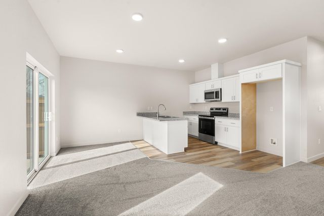 2024 Sunset Drive 6, Medford, OR 97501