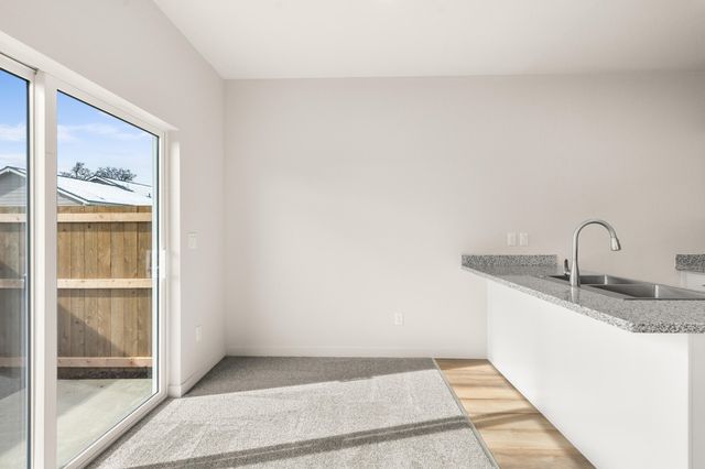 2024 Sunset Drive 6, Medford, OR 97501