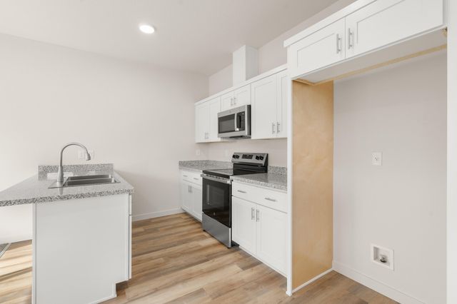 2024 Sunset Drive 6, Medford, OR 97501