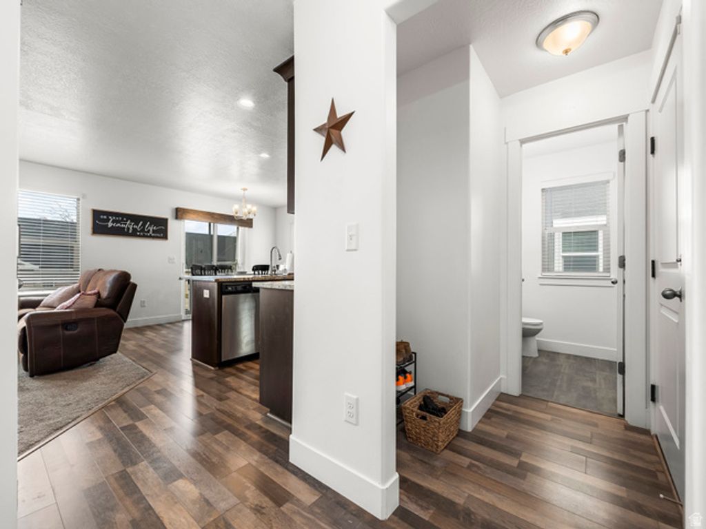 Image 5 of property listing at 956 W 40 N, Spanish Fork, UT 84660