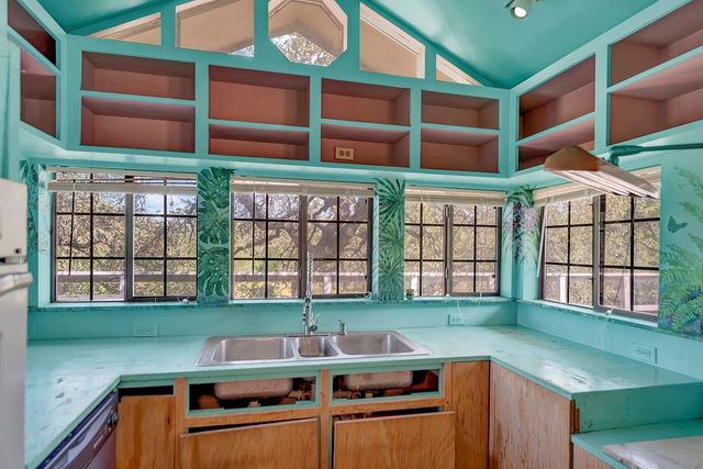 8015 Ozark DR, San Marcos, TX 78666