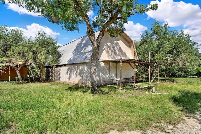 8015 Ozark DR, San Marcos, TX 78666