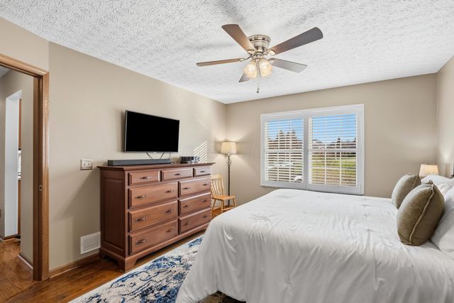 8240 Worthington Crossing Drive, Westerville, OH 43081