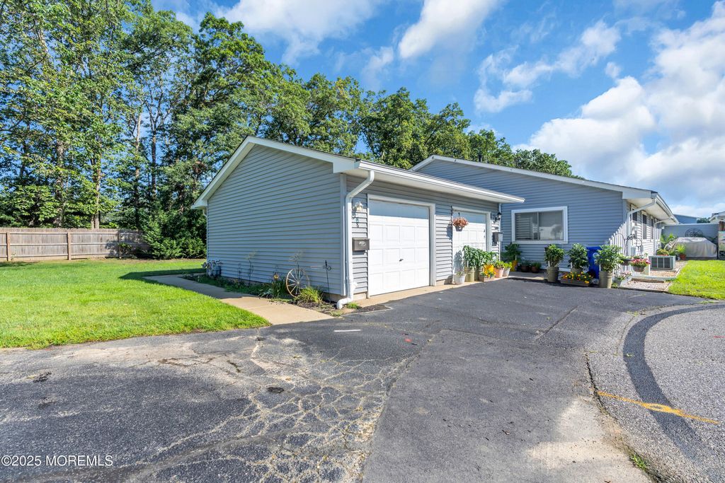 8 Debbie Drive, Brick, NJ 08724