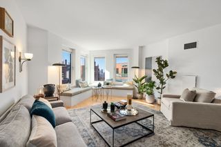 492 Beacon 73, Boston, MA 02115