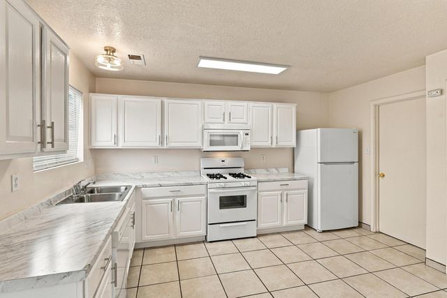 3541 Lavender Meadows Drive NE, Rio Rancho, NM 87144
