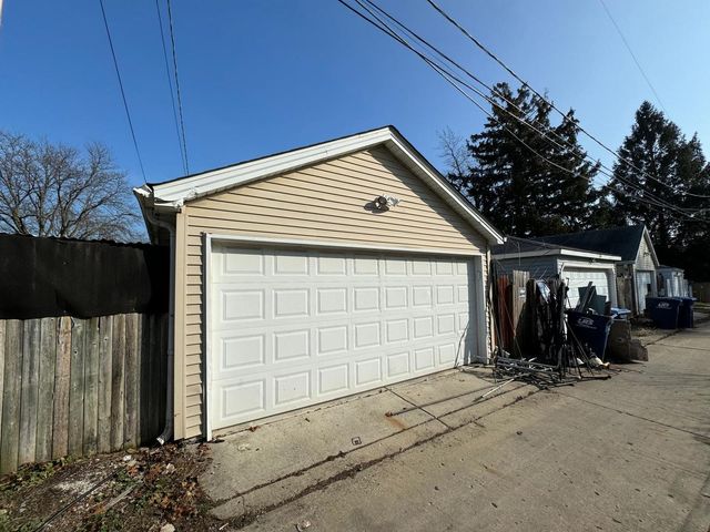 1834 Illinois Street, Des Plaines, IL 60018