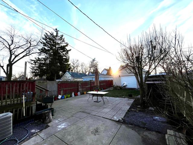 1834 Illinois Street, Des Plaines, IL 60018