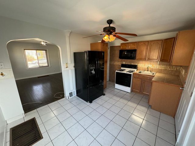 1834 Illinois Street, Des Plaines, IL 60018