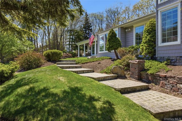 15 Frost Valley Road, Mount Sinai, NY 11766