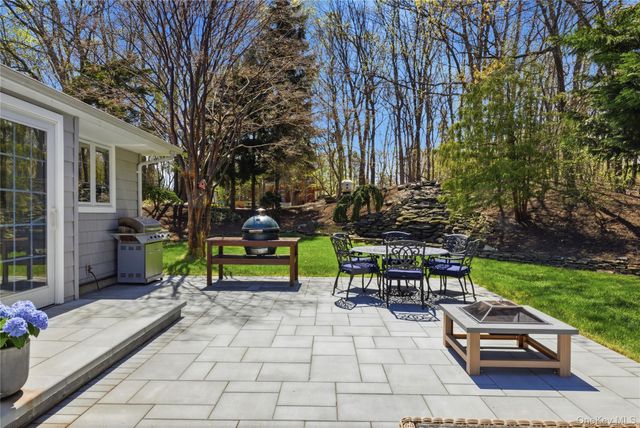 15 Frost Valley Road, Mount Sinai, NY 11766