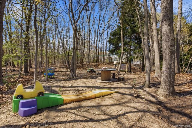 15 Frost Valley Road, Mount Sinai, NY 11766