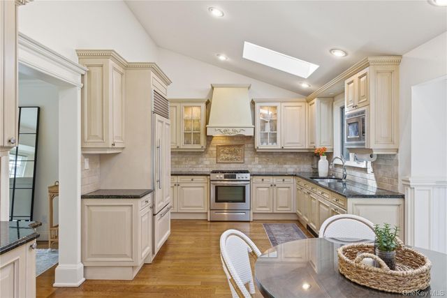 15 Frost Valley Road, Mount Sinai, NY 11766