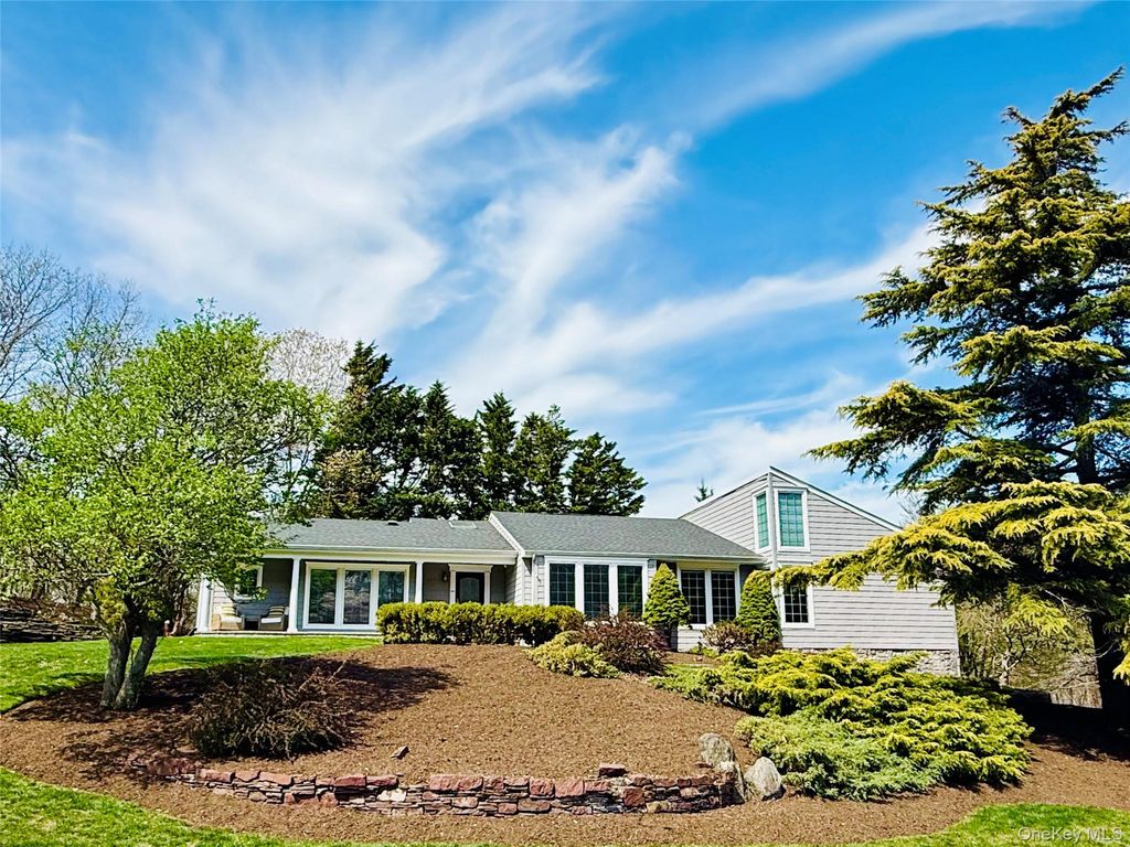 15 Frost Valley Road, Mount Sinai, NY 11766