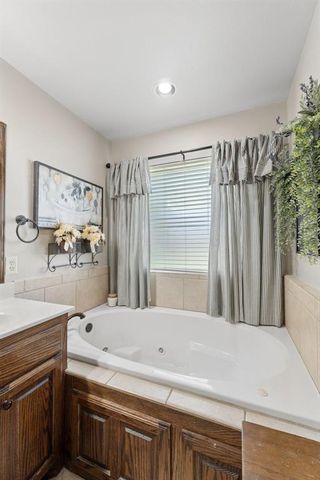 4529 Hillcrest Lane, Edmond, OK 73025
