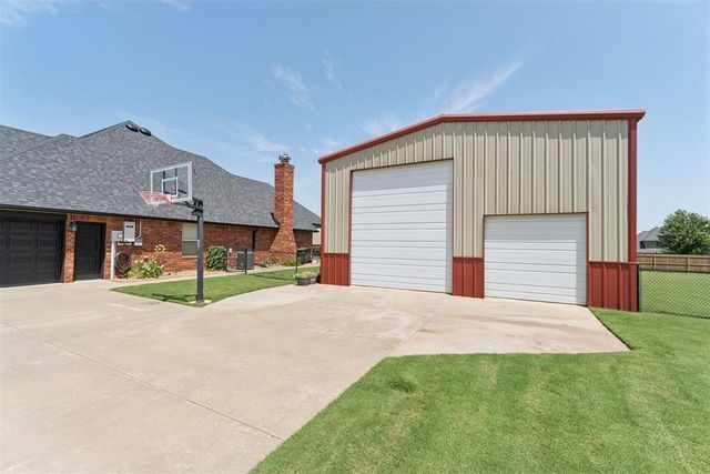 4529 Hillcrest Lane, Edmond, OK 73025