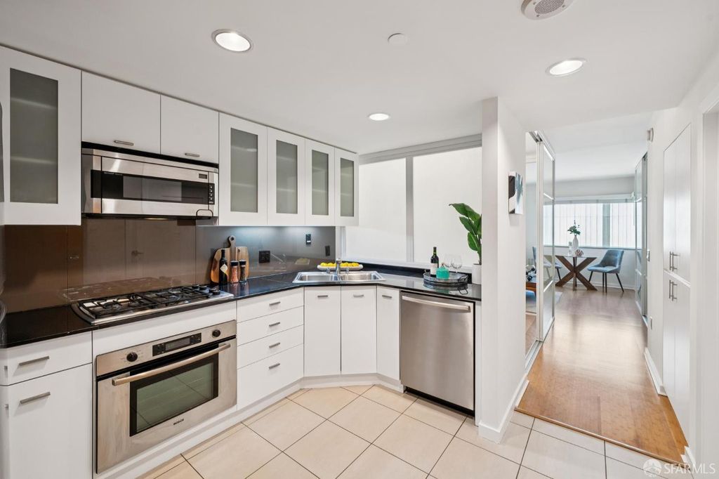 333 1st Street N706, San Francisco, CA 94105