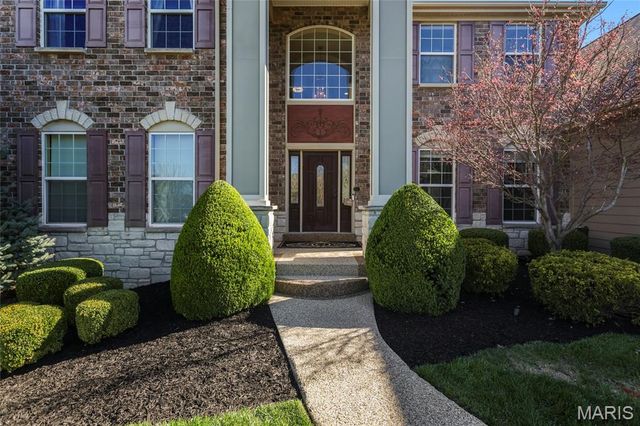 9810 Grandview Lake Court, Sunset Hills, MO 63127