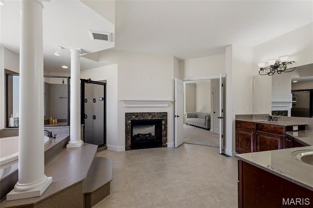 9810 Grandview Lake Court, Sunset Hills, MO 63127