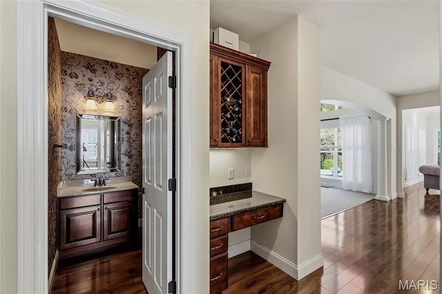 9810 Grandview Lake Court, Sunset Hills, MO 63127