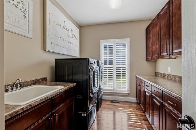 9810 Grandview Lake Court, Sunset Hills, MO 63127