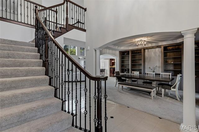 9810 Grandview Lake Court, Sunset Hills, MO 63127