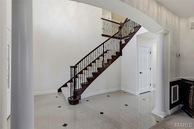 9810 Grandview Lake Court, Sunset Hills, MO 63127