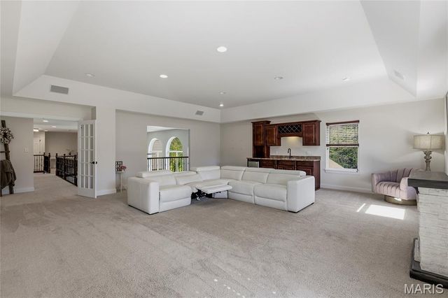 9810 Grandview Lake Court, Sunset Hills, MO 63127