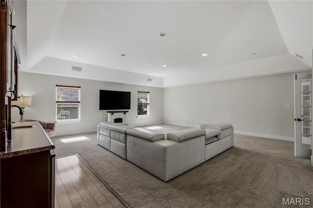 9810 Grandview Lake Court, Sunset Hills, MO 63127