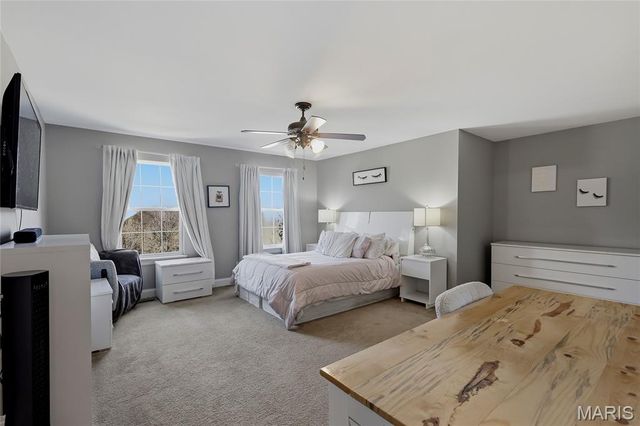 9810 Grandview Lake Court, Sunset Hills, MO 63127