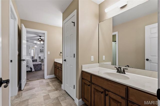 9810 Grandview Lake Court, Sunset Hills, MO 63127